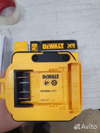 Аккумуляторный винтовёрт DeWalt DCF850 206Нм