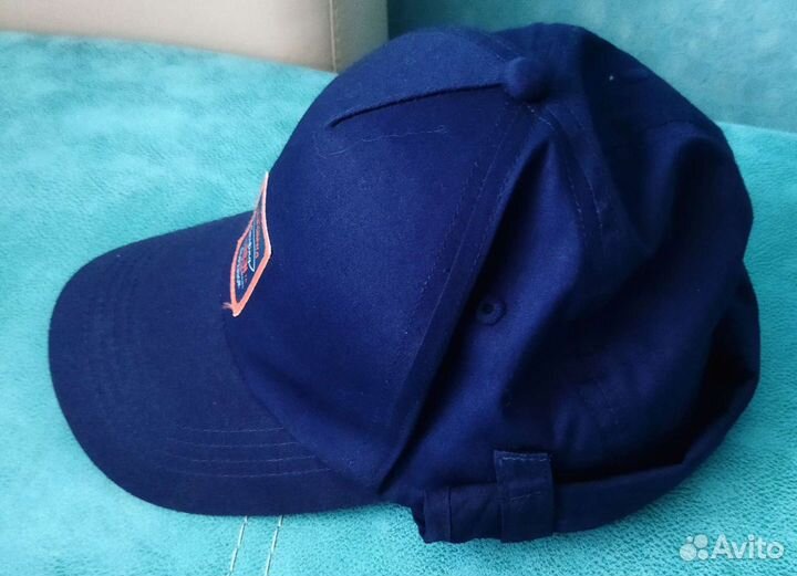 Новые кепки и галстуки