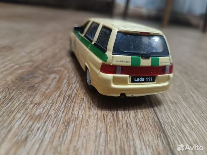 Игрушечная машина