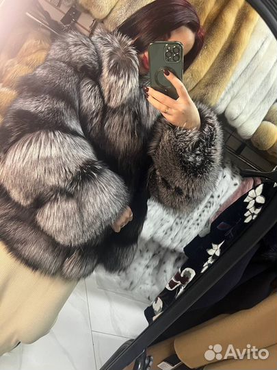 Шуба из натурального меха чернобурки новая