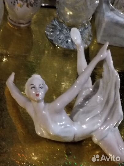 Фарфоровая статуэтка