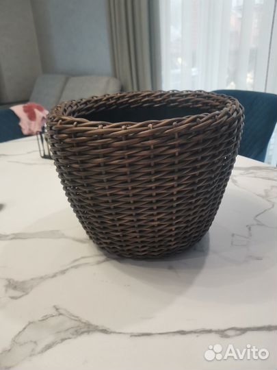 Кашпо из искусственного ротанга