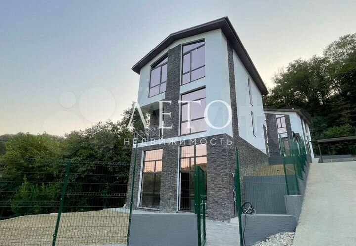 Дом 217,3 м² на участке 4,7 сот.