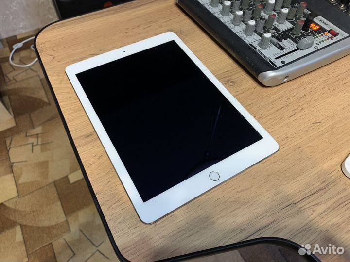 Apple iPad Air 2 (16Gb, Wi-Fi + Cellular, gold)