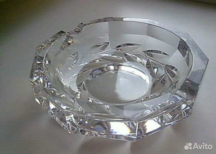 Пепельница. Две разных