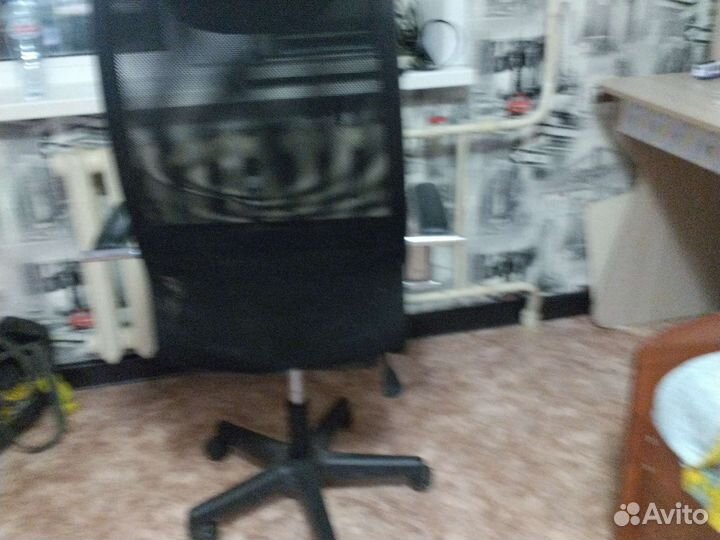 Стул на колесиках