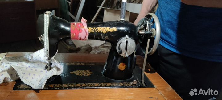 Машинка швейная