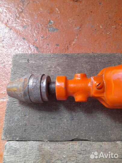 Ручная дрель производства Польша