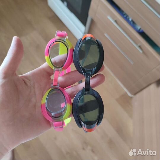 Очки и шапочка для плавания