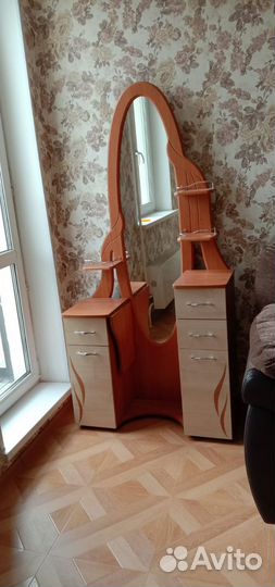 Туалетный столик