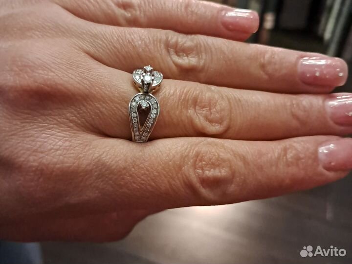 Золотое кольцо с бриллиантами дорожка