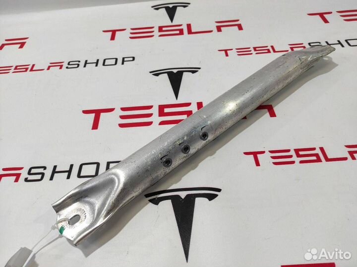 Распорка стоек Tesla Model S 2013 1007924-00-C