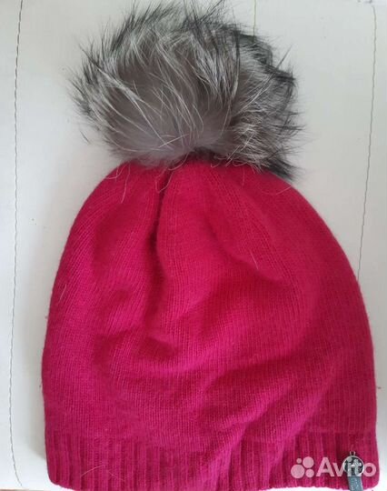 Шапка с помпоном из натурального меха