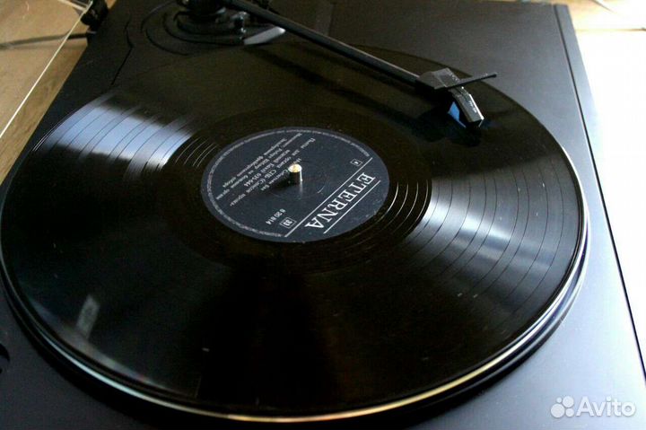 Sony/Виниловый проигрыватель + 50 пластинок