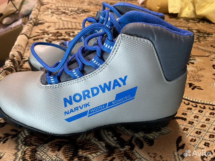 Лыжные ботинки