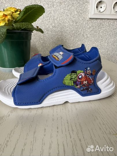 Сандалии adidas 26