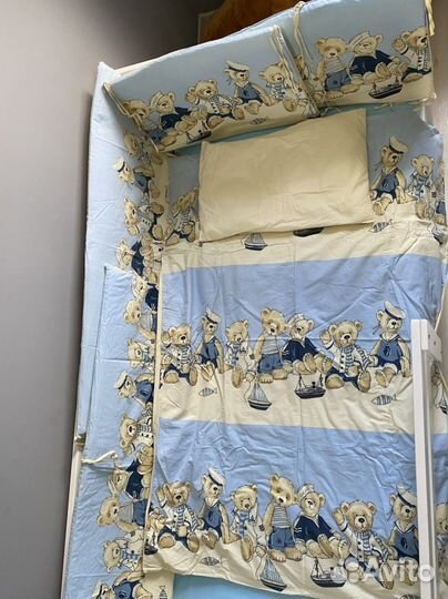 Комплект в детскую кроватку(одеяло, подушка, борти