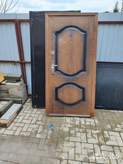Дверь входная металлическая от застройщика