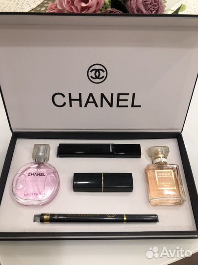 Набор духов и косметики