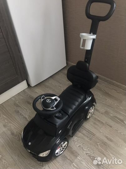 Машинка каталка с ручкой mercedes