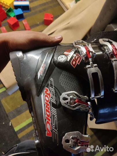 Горные лыжи и ботинки