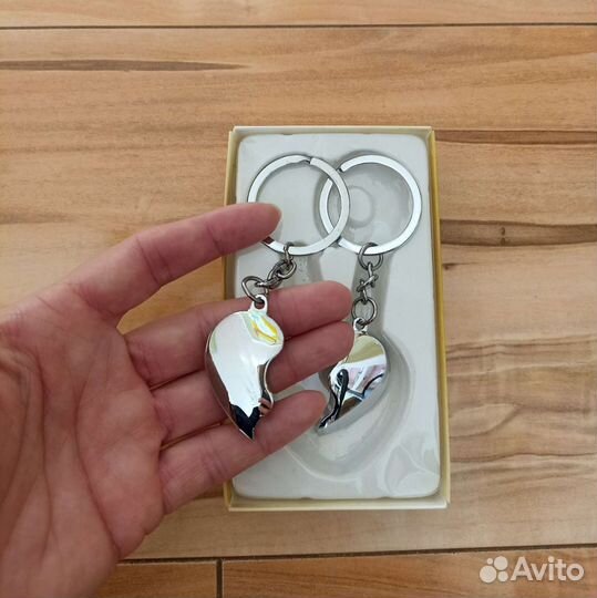 Парные брелки две половинки сердца