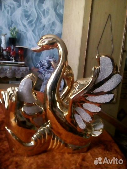 Статуэтка лебеди