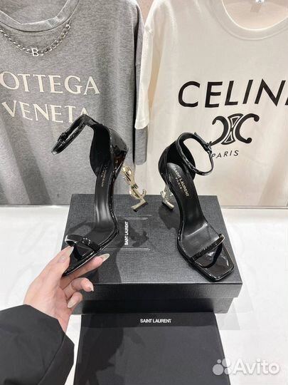 Босоножки кожаные Saint Laurent