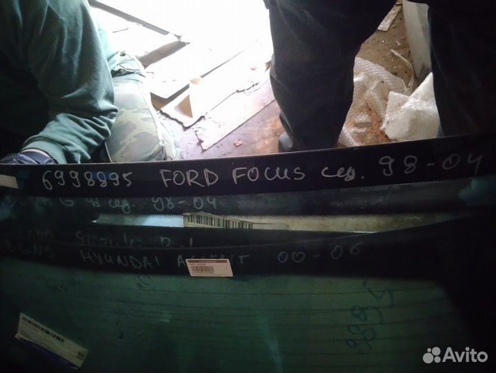 Заднее стекло Ford focus