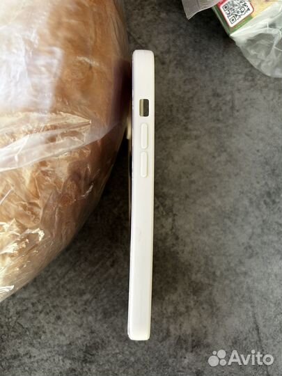 Чехол на iPhone 14