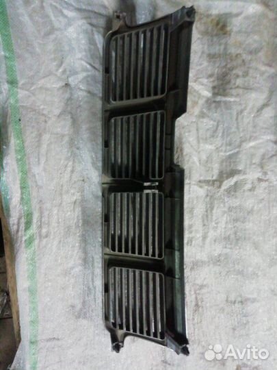 Решетка радиатора передняя Nissan Cube