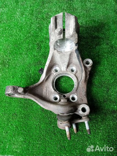 Кулак поворотный передний левый Volkswagen Passat