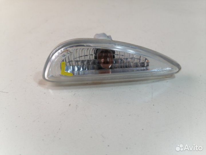 Повторитель в крыло левый Hyundai Solaris RB G4FD