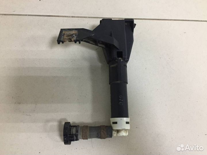 Б/У Форсунка омывателя фары 8520760020 toyota