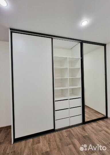 Шкаф в прихожую