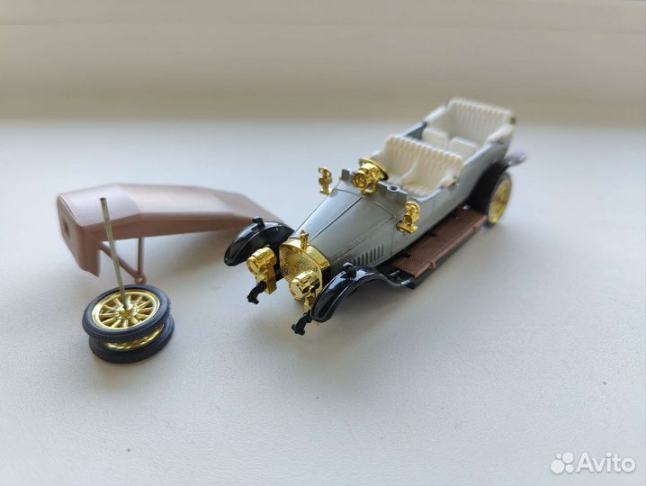 Модель 1:43 Руссо Балт