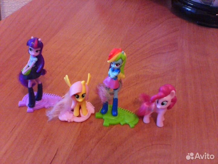 Принцессы и поняшки из киндеров