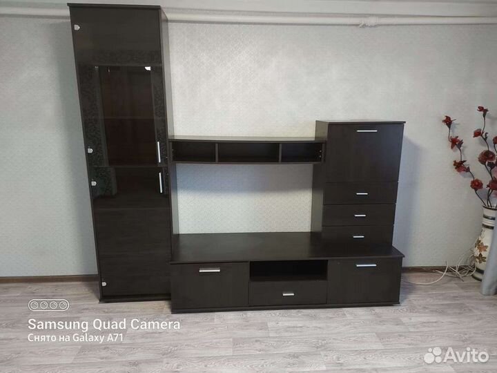 Стенка в гостиную новая