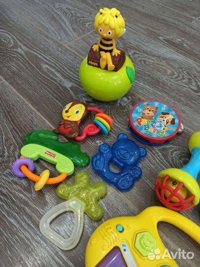 Развивающие игрушки для малышей пакетом