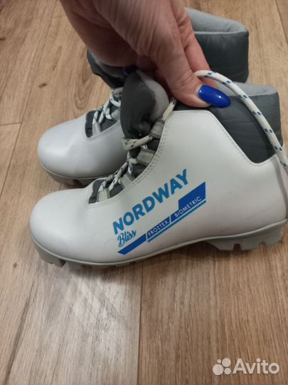 Лыжные ботинки 34 и 36 eu