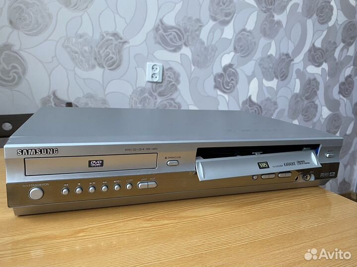 Видеомагнитофон с DVD Samsung SV-dvd240p