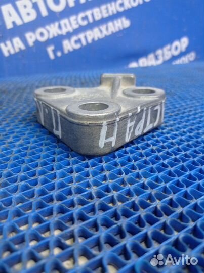 Кронштейн опоры двигателя Opel Astra H купе 2005