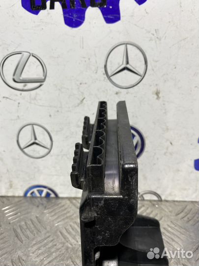 Кронштейн бампера задний правый Audi A8 D2