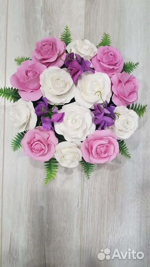 Подарок на любой праздник. Цветочная композиция