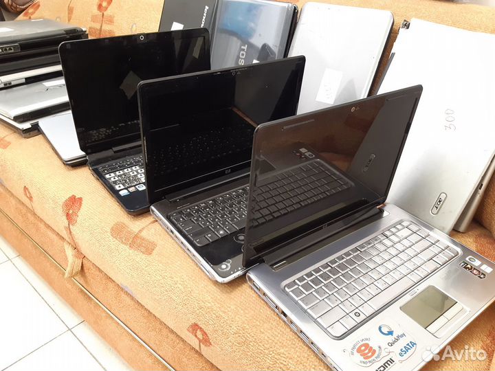 Не рабочий ноутбук на запчасти в ассортименте