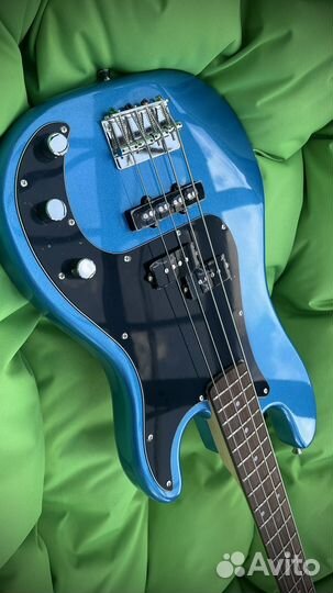 Бас гитара squier precision bass - новая