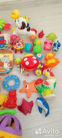 Развивающие игрушки для малышей пакетом