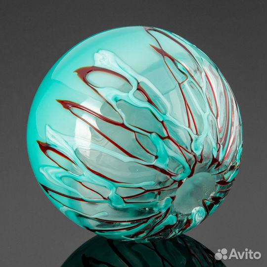 Ваза округлой формы бирюзового оттенка