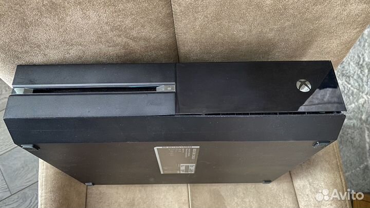 Xbox one + 4 игры