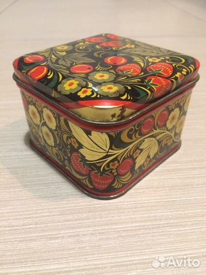 Металлическая коробка СССР